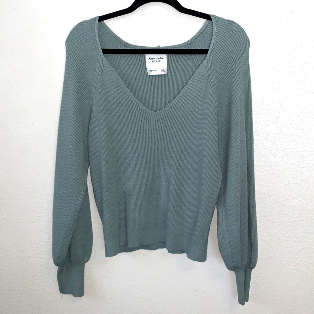 ABERCROMBIE & FITCH V-NECK SWEATER TOP 🤍